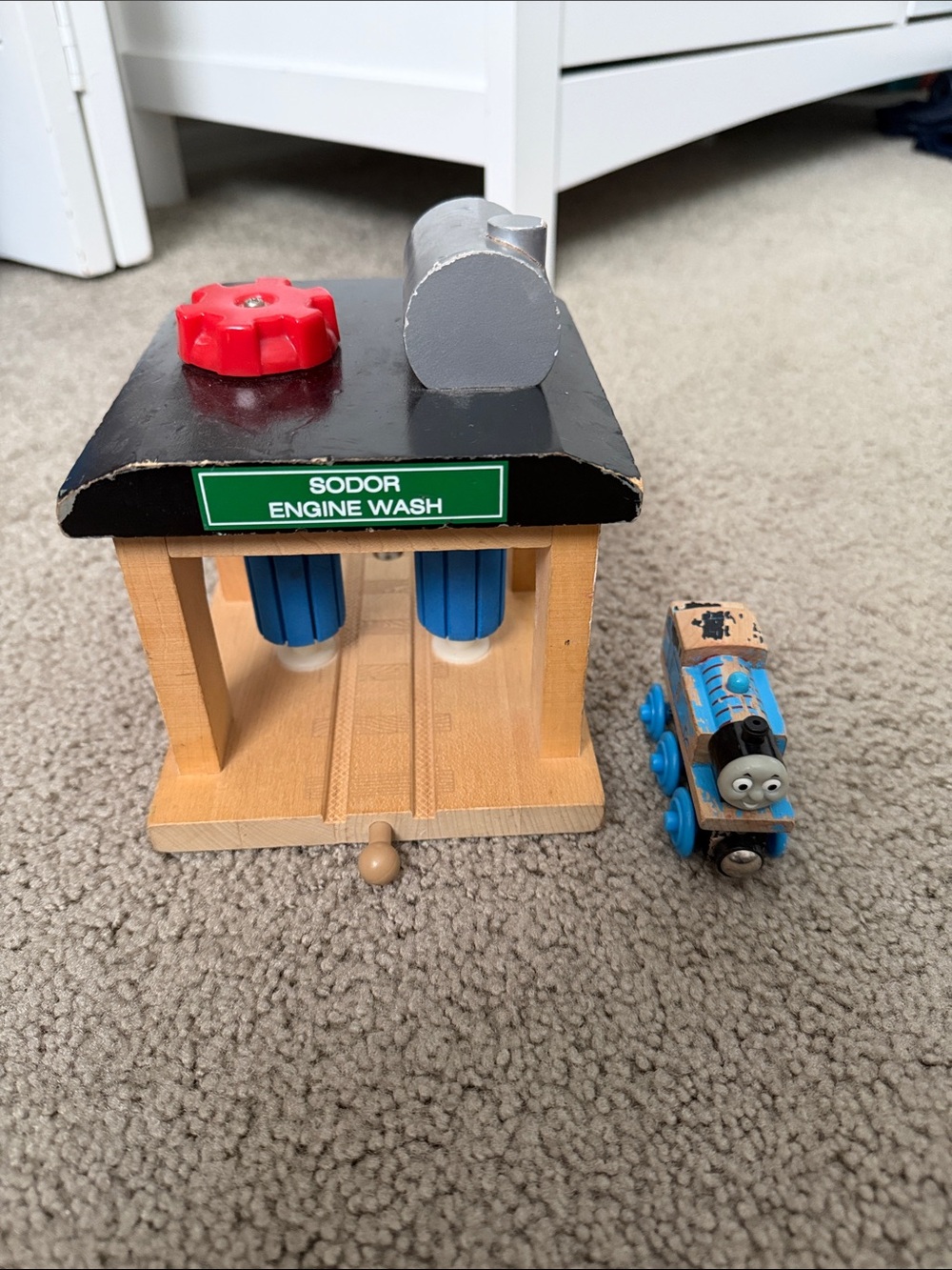 Thomas & Friends Blue Wooden Engine Wash Playset with Blue Engine